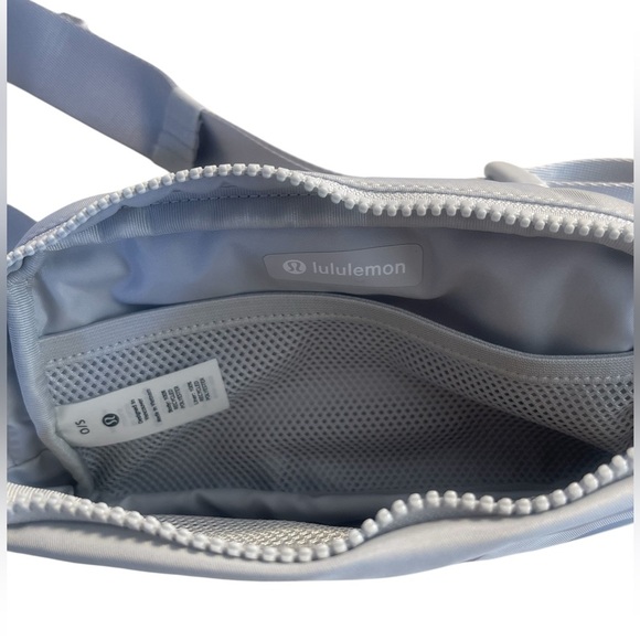 Lululemon NWOT Everywhere Belt Bag Vapor/
Persian Violet Rainbow Logo - Picture 4 of 15